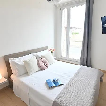 Izzhome Oasis פולה